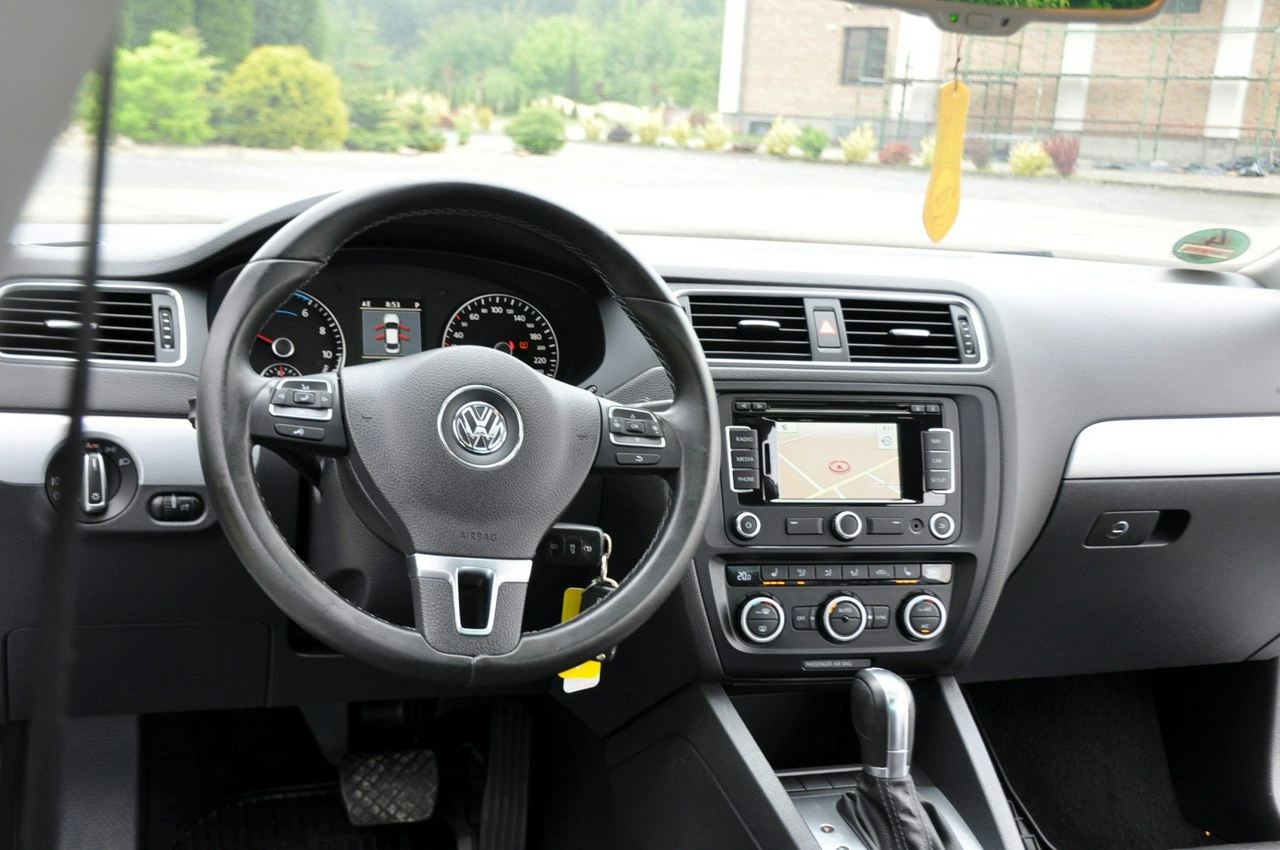 Volkswagen Jetta - Zdjęcie 29