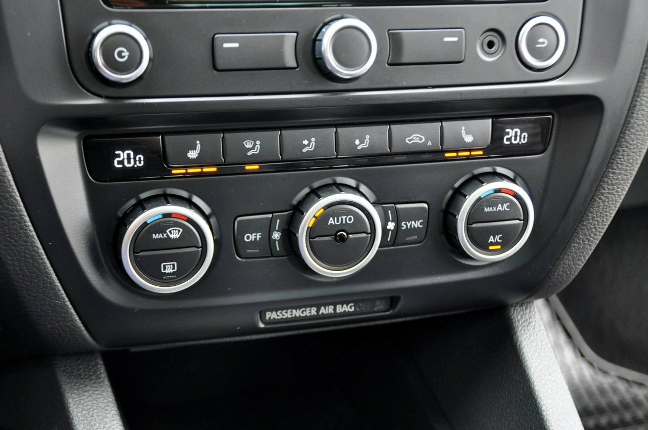 Volkswagen Jetta - Zdjęcie 33