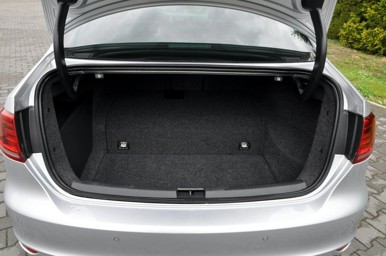 Volkswagen Jetta - Zdjęcie 37