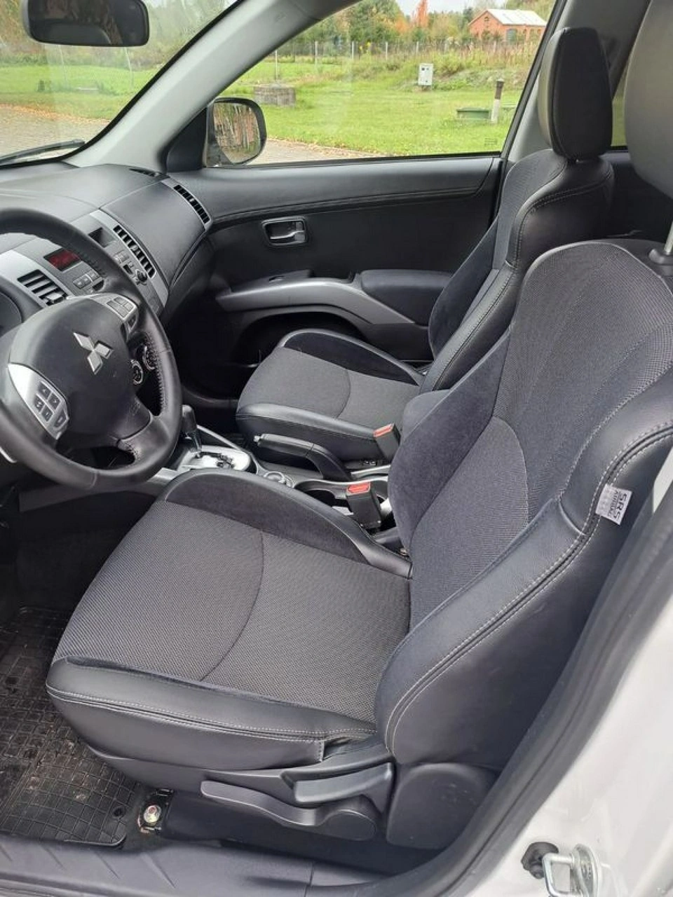 Mitsubishi Outlander - Zdjęcie 12