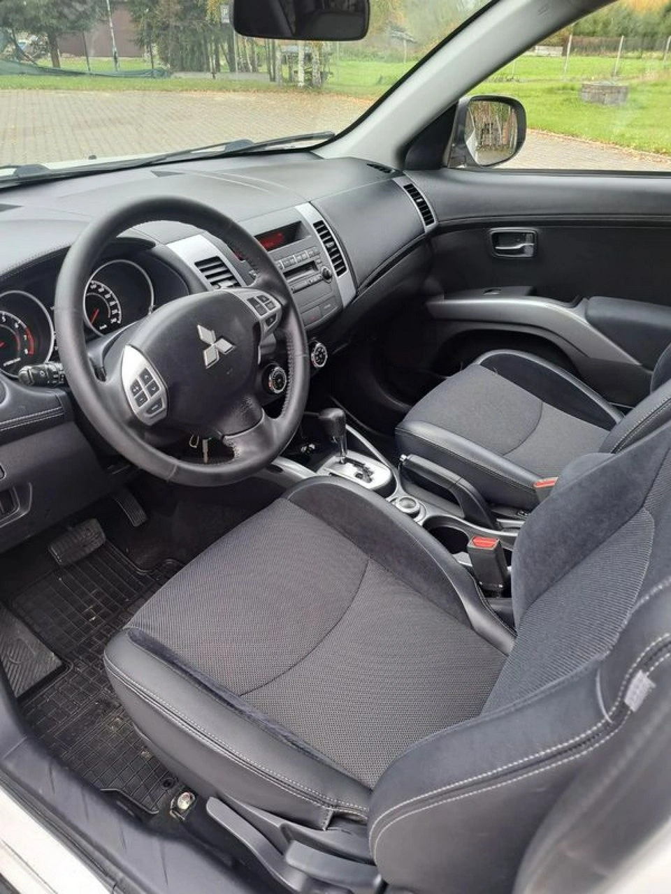 Mitsubishi Outlander - Zdjęcie 13