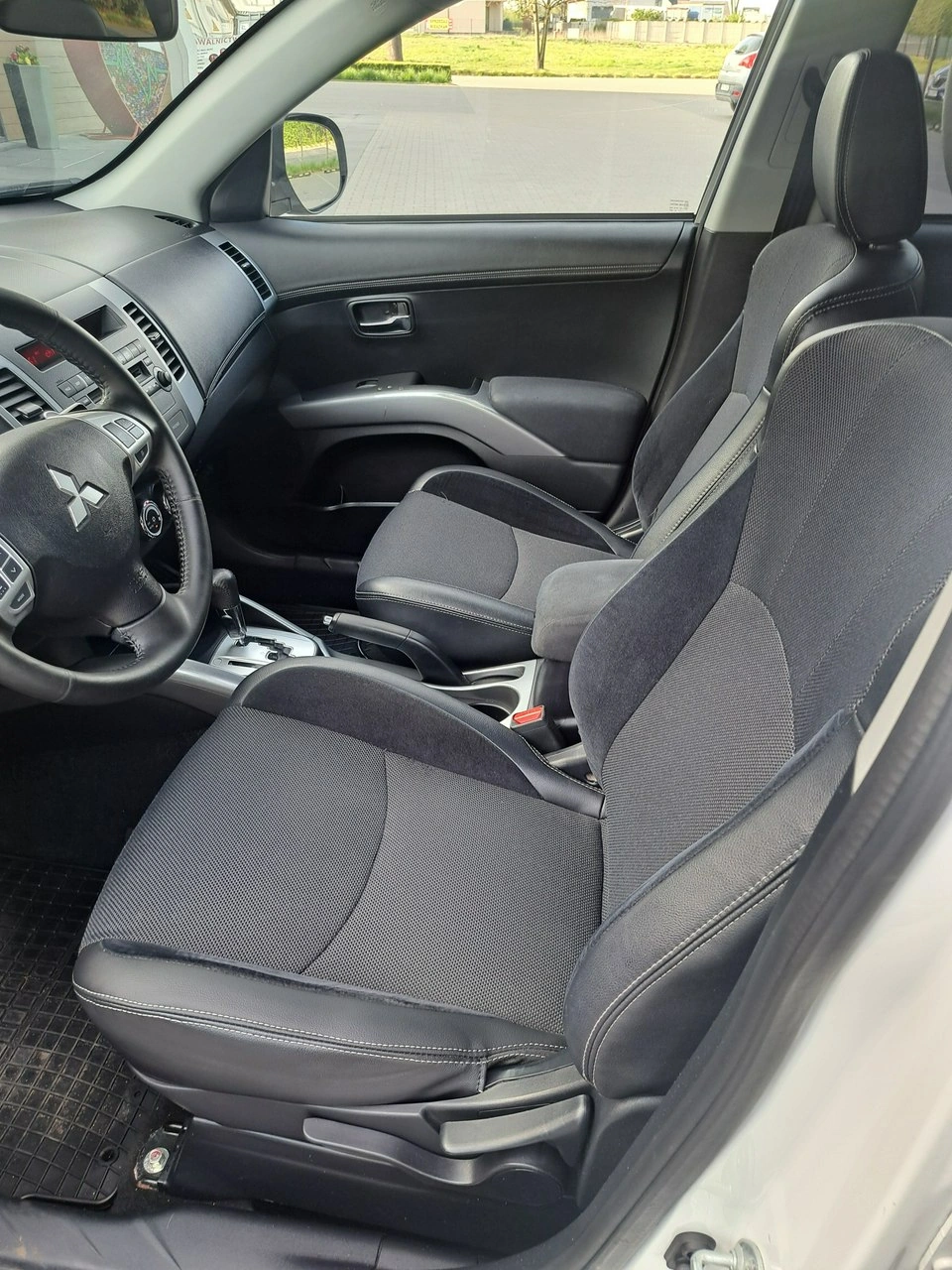 Mitsubishi Outlander - Zdjęcie 12
