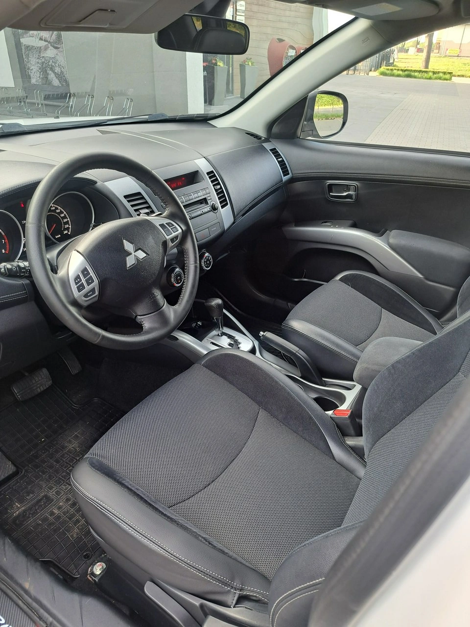 Mitsubishi Outlander - Zdjęcie 13