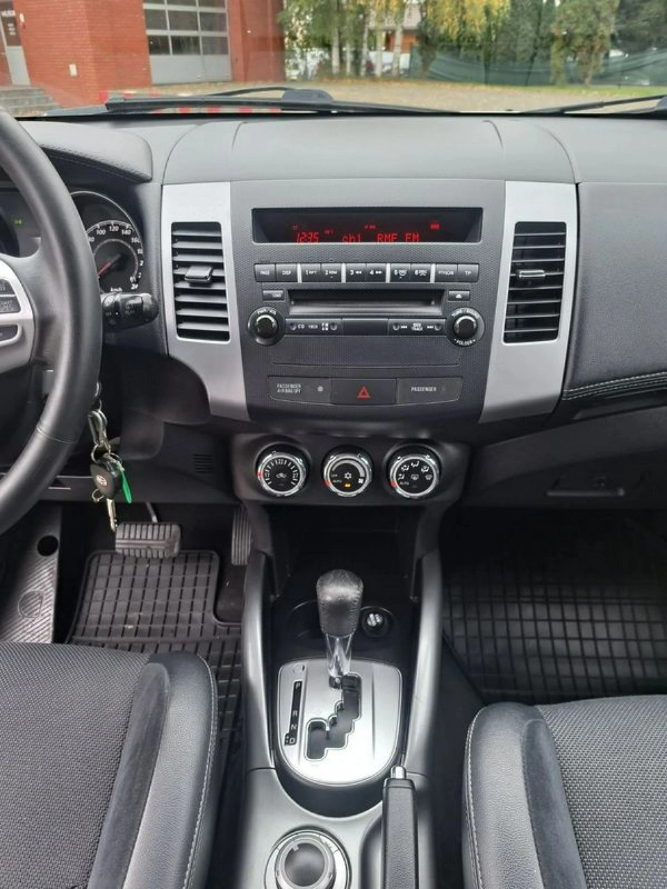 Mitsubishi Outlander - Zdjęcie 16