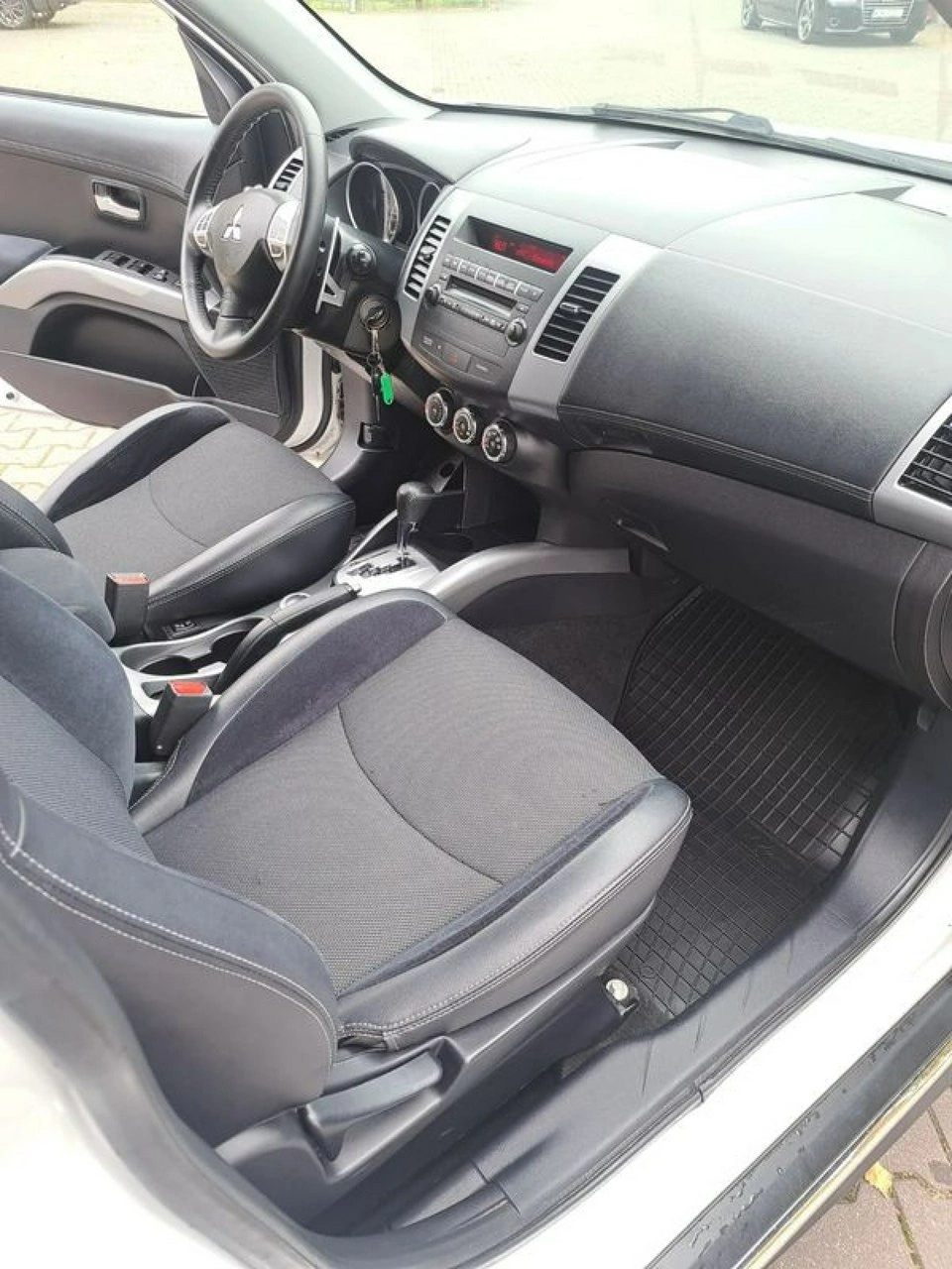 Mitsubishi Outlander - Zdjęcie 18