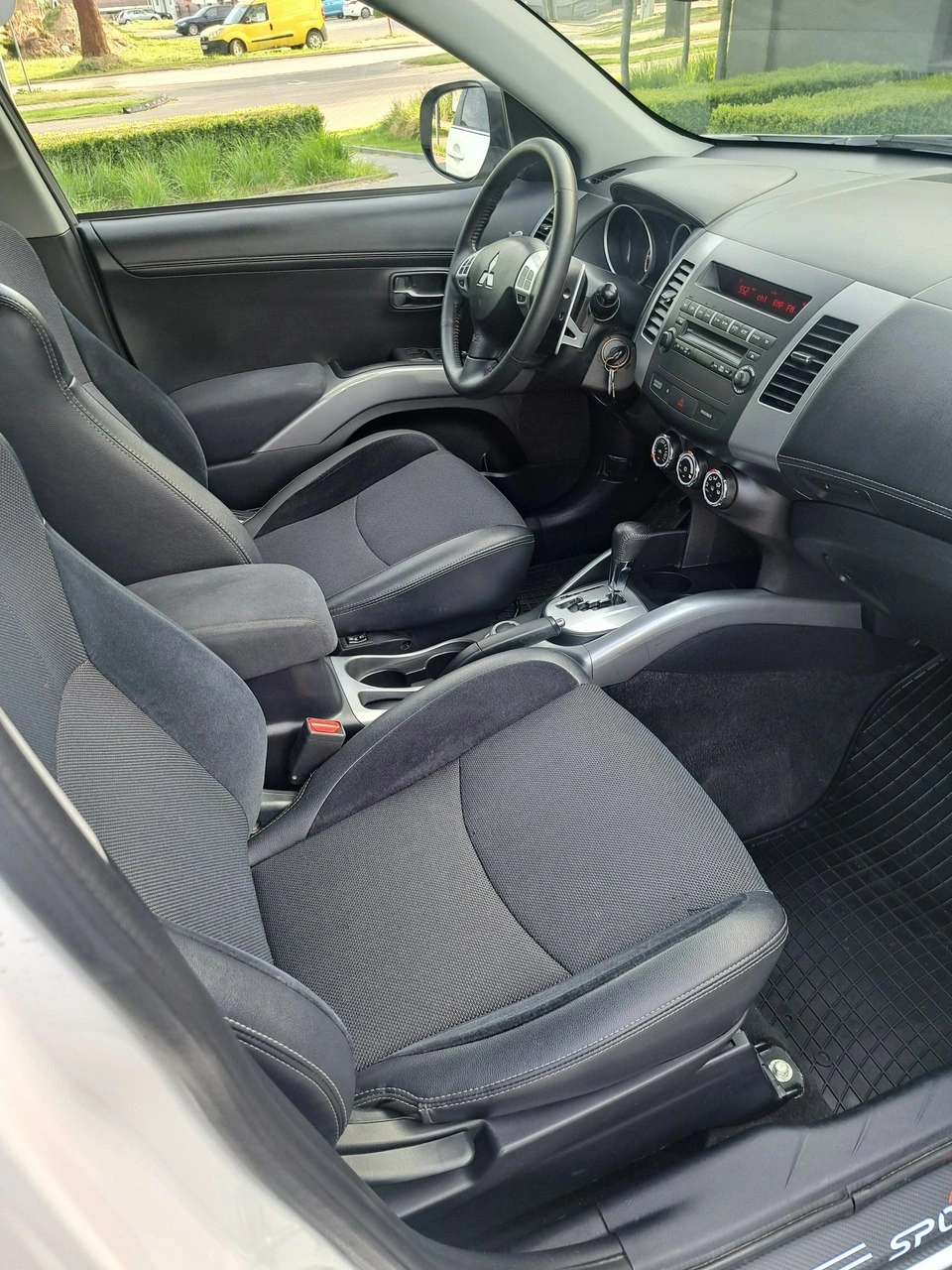 Mitsubishi Outlander - Zdjęcie 19