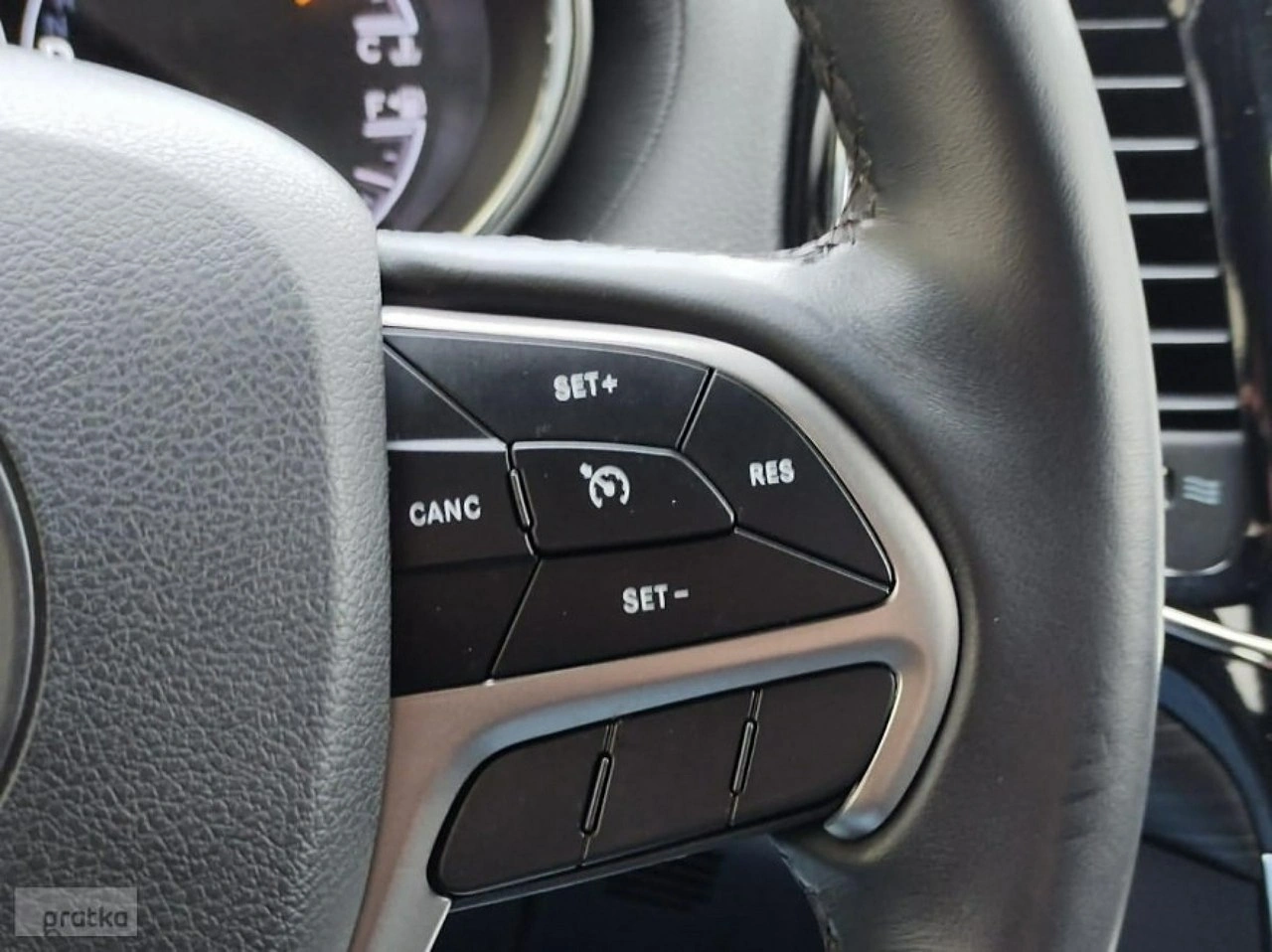 Jeep Grand Cherokee - Zdjęcie 9