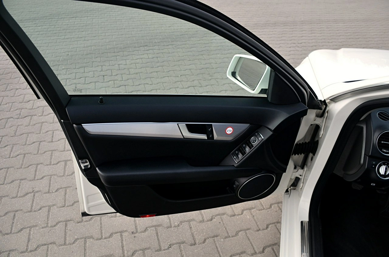 Mercedes C 180 - Zdjęcie 14
