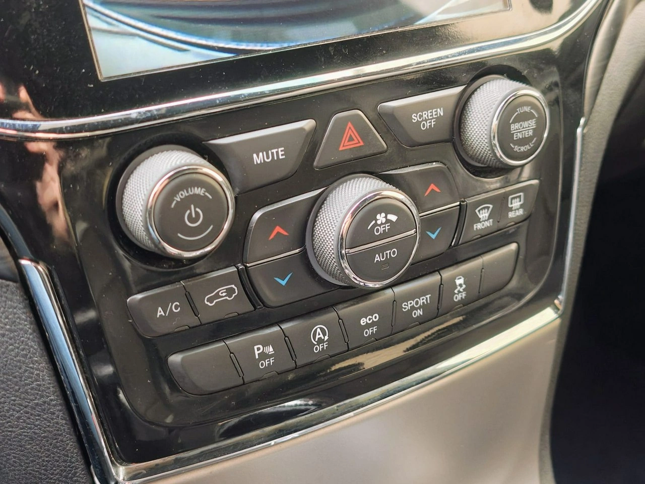 Jeep Grand Cherokee - Zdjęcie 20