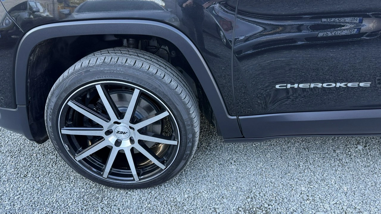 Jeep Cherokee - Zdjęcie 16