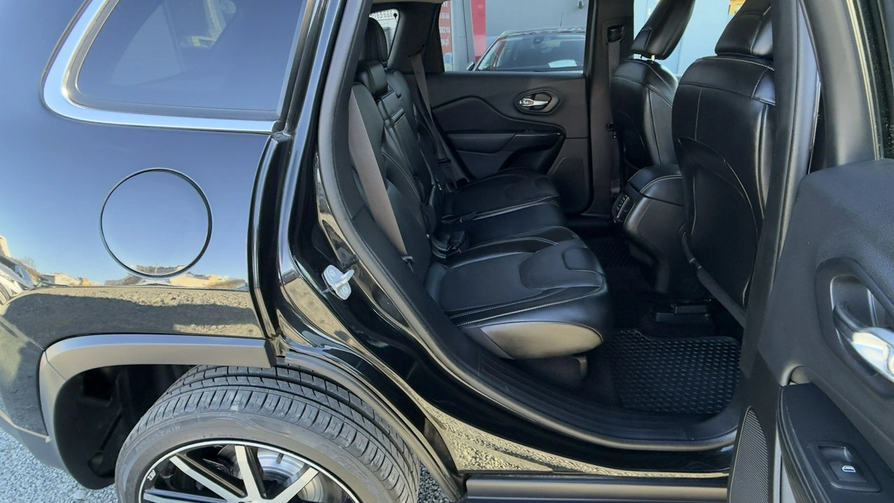 Jeep Cherokee - Zdjęcie 23