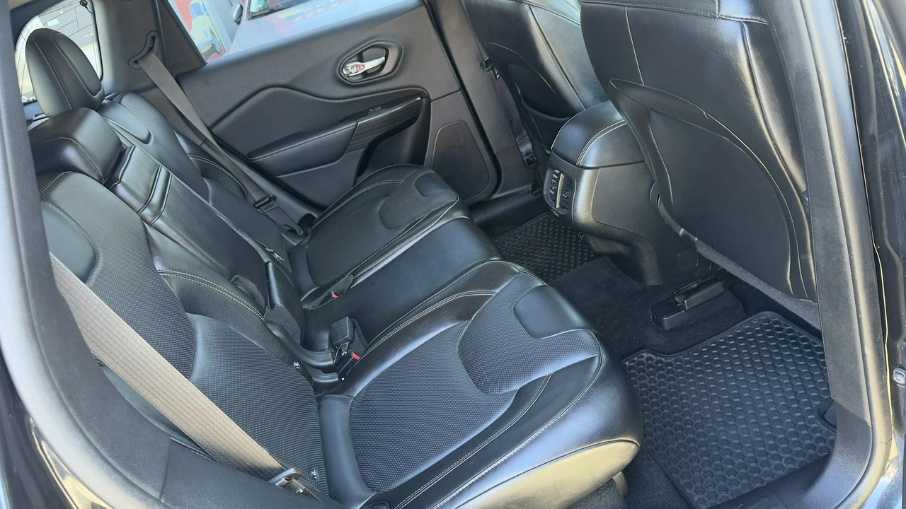 Jeep Cherokee - Zdjęcie 24