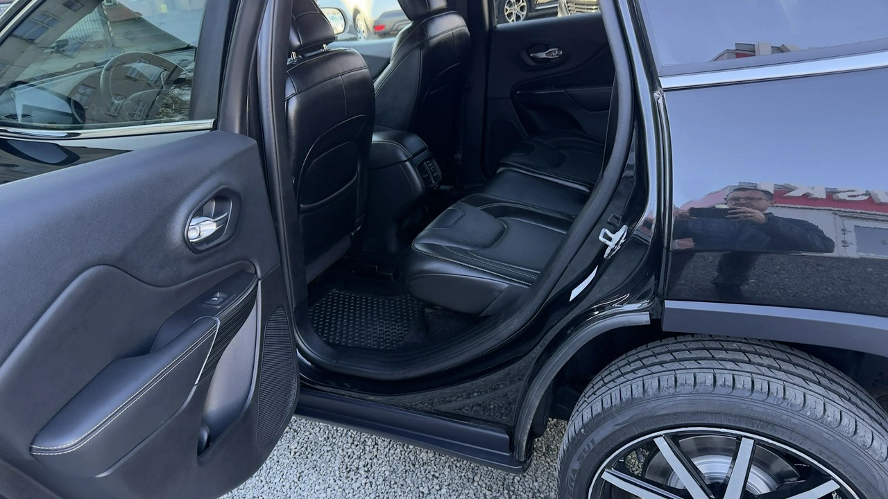 Jeep Cherokee - Zdjęcie 25