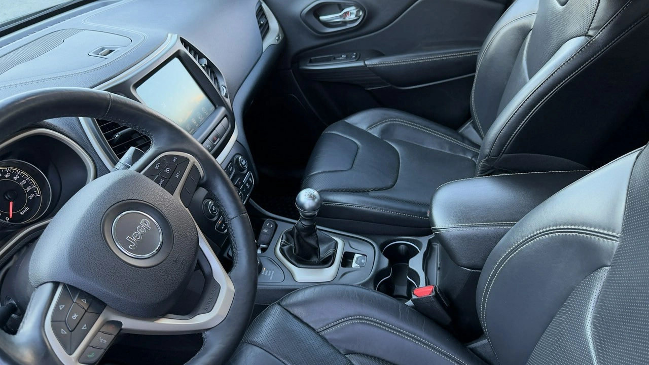 Jeep Cherokee - Zdjęcie 28