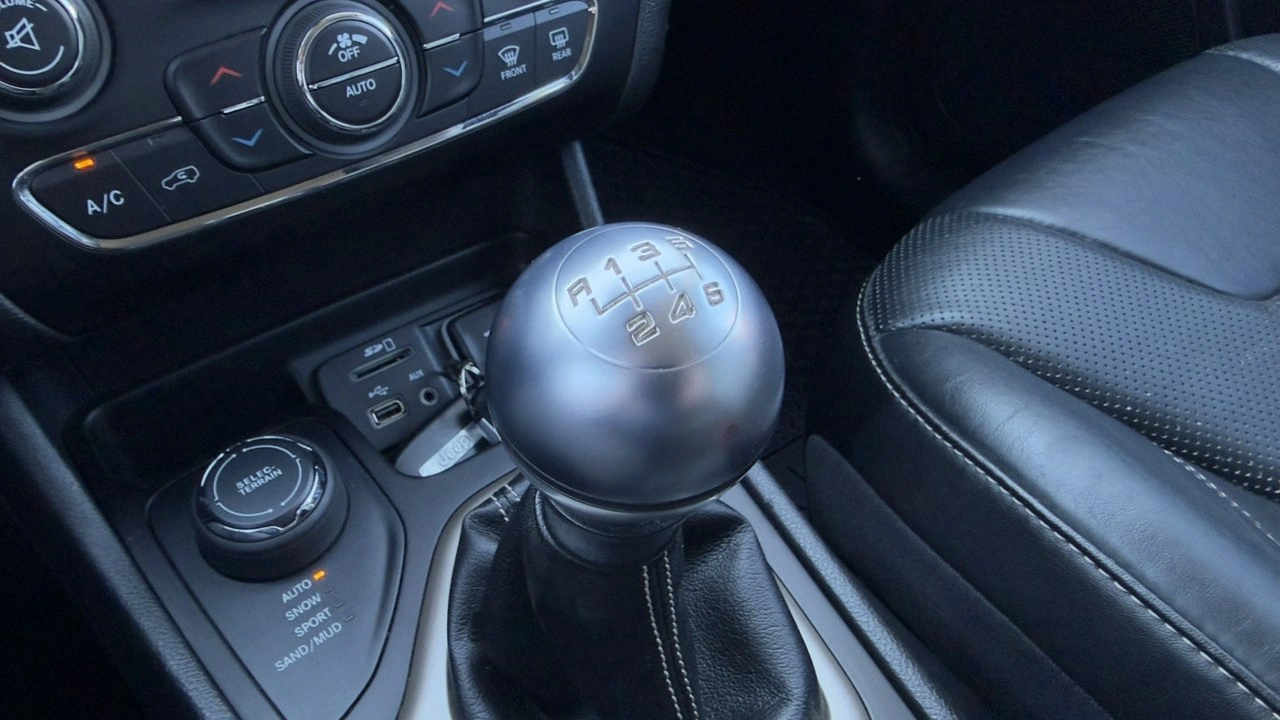 Jeep Cherokee - Zdjęcie 34