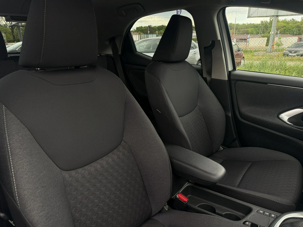 Toyota Yaris - Zdjęcie 11