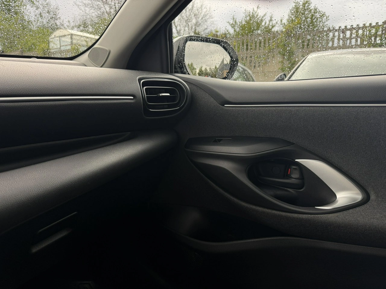 Toyota Yaris - Zdjęcie 30