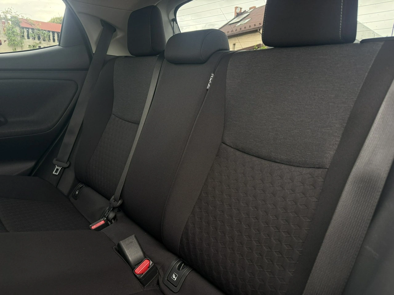 Toyota Yaris - Zdjęcie 32