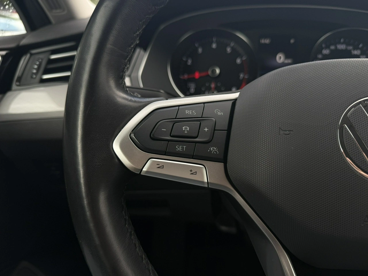 Volkswagen Passat - Zdjęcie 17