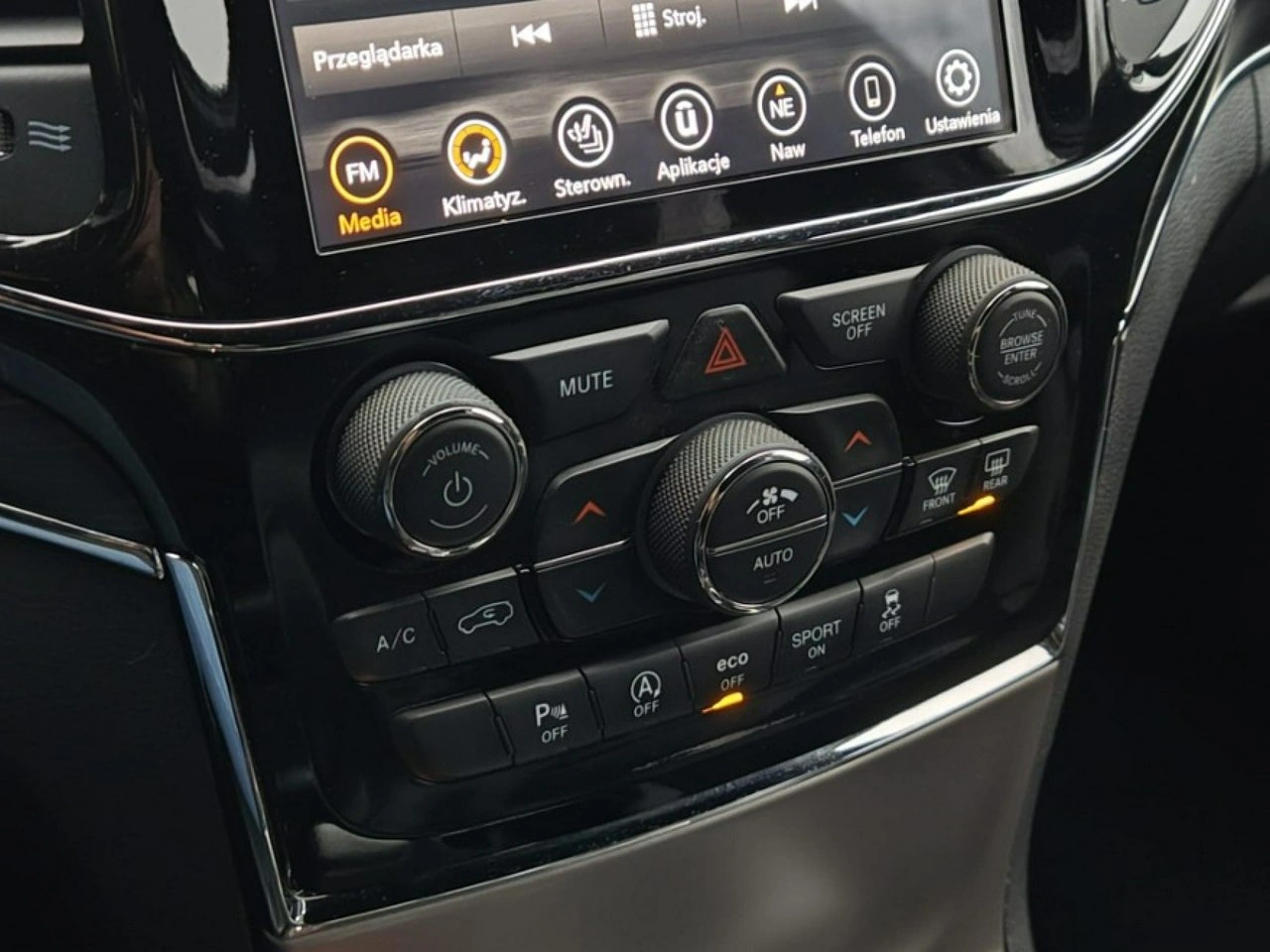 Jeep Grand Cherokee - Zdjęcie 17