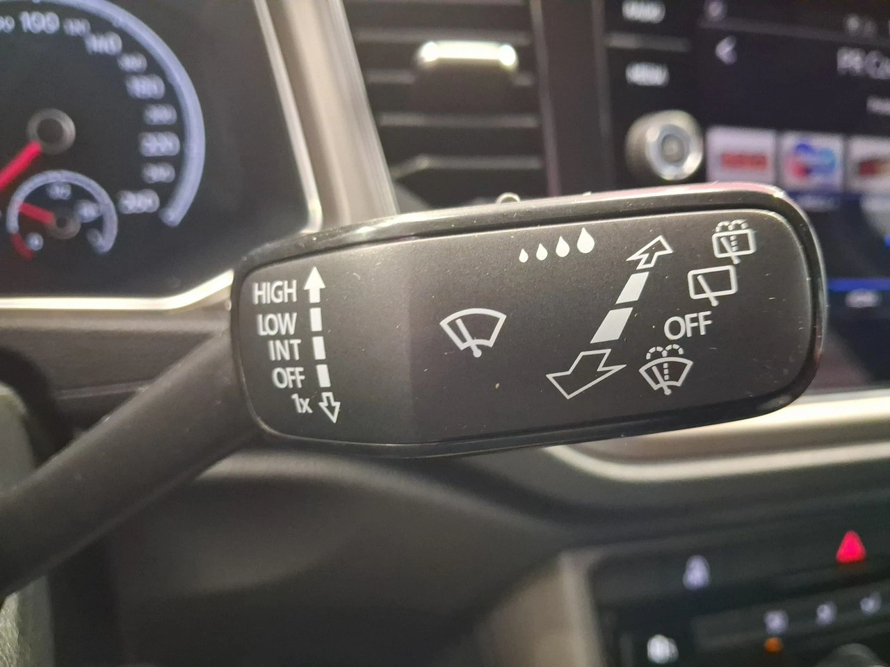 Volkswagen T-Roc - Zdjęcie 21