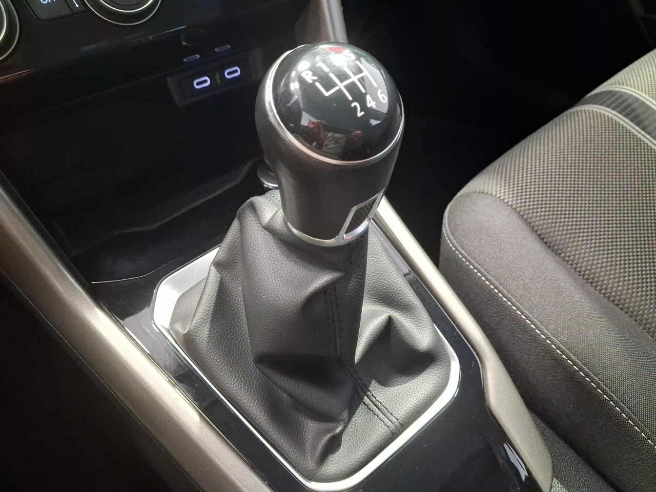 Volkswagen T-Roc - Zdjęcie 30