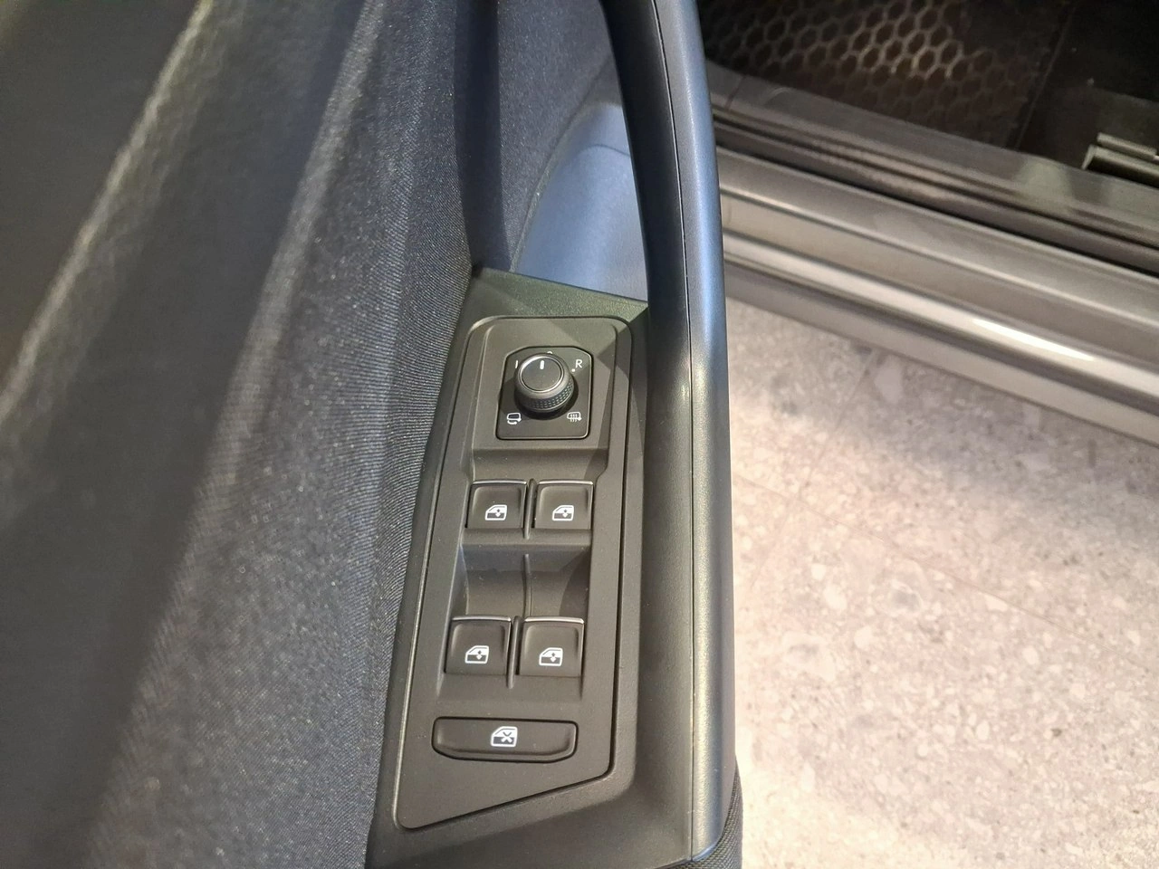 Volkswagen T-Roc - Zdjęcie 32