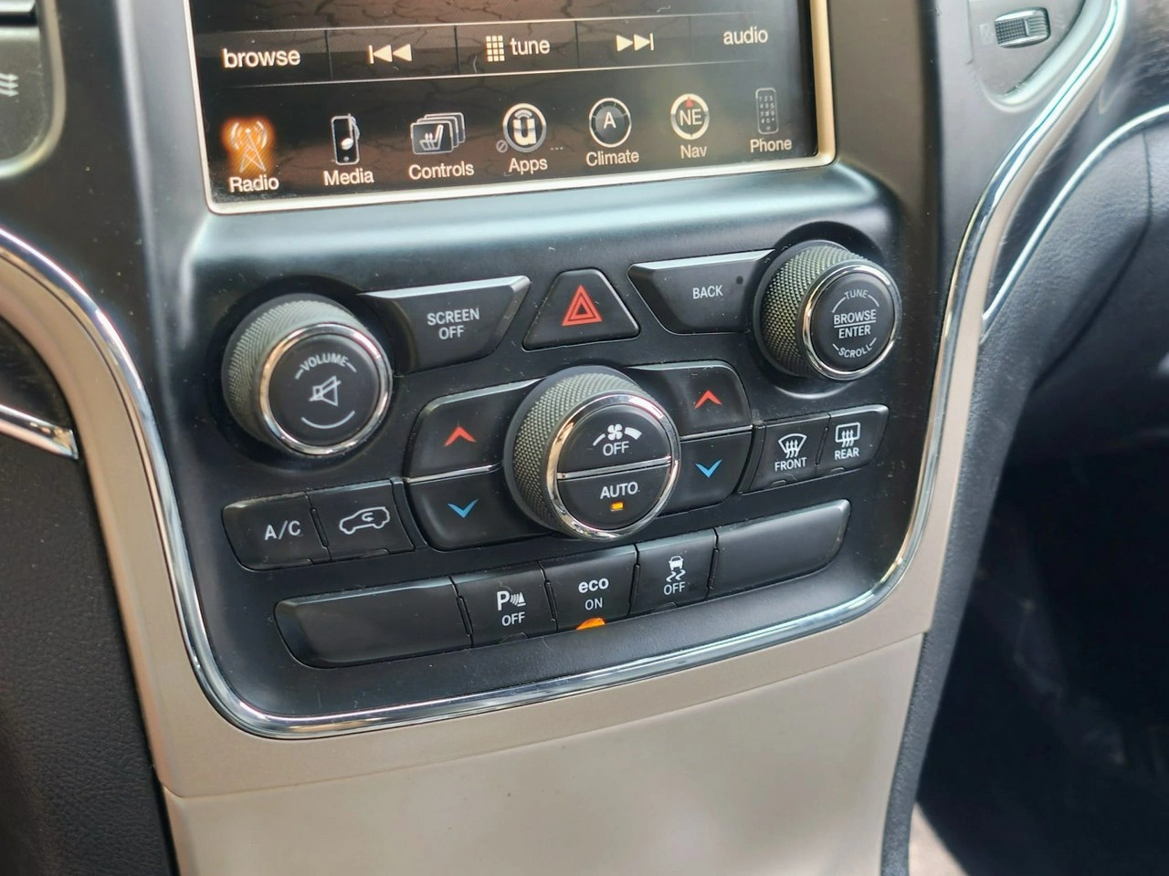 Jeep Grand Cherokee - Zdjęcie 19