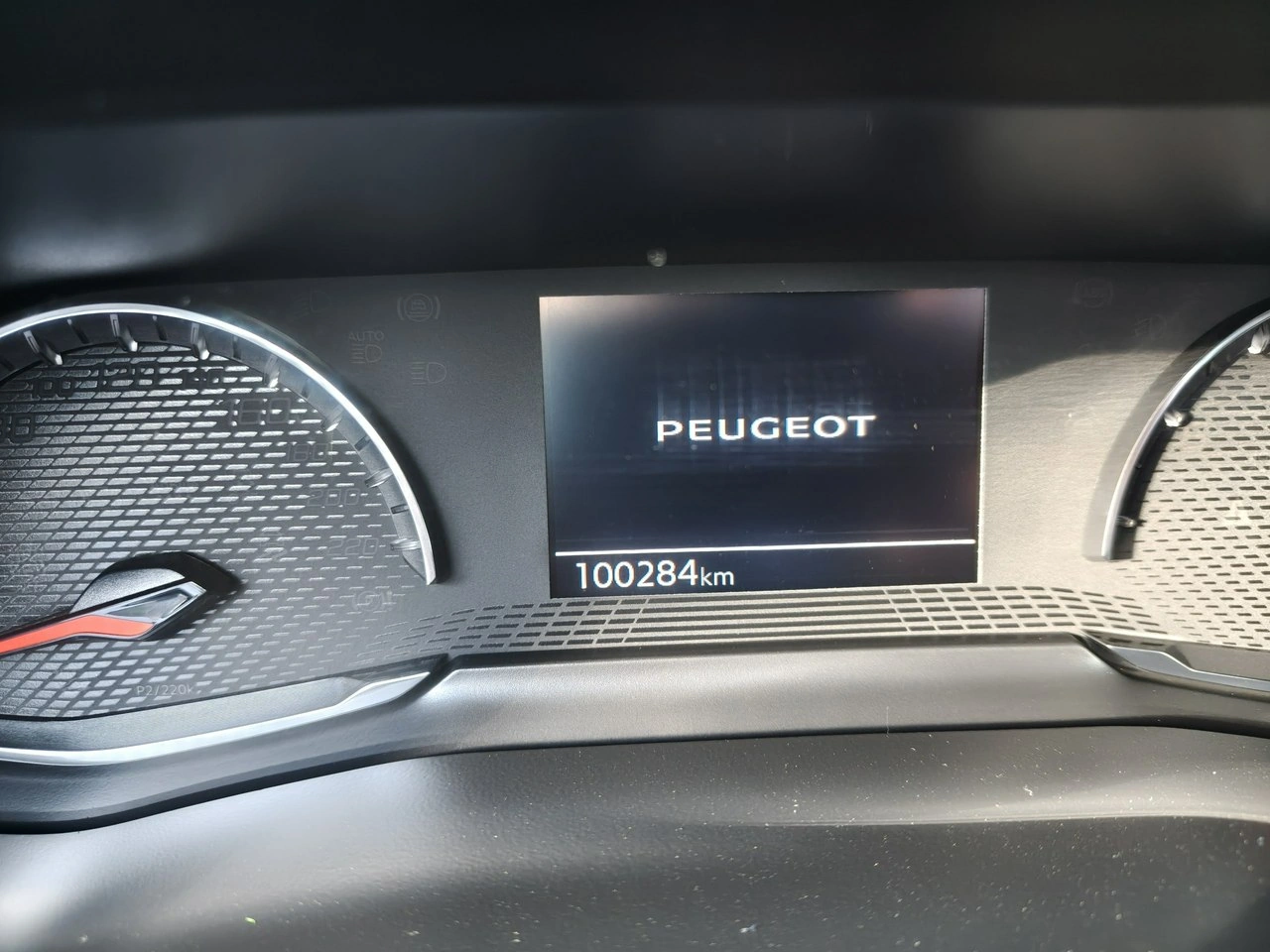 Peugeot 2008 - Zdjęcie 8