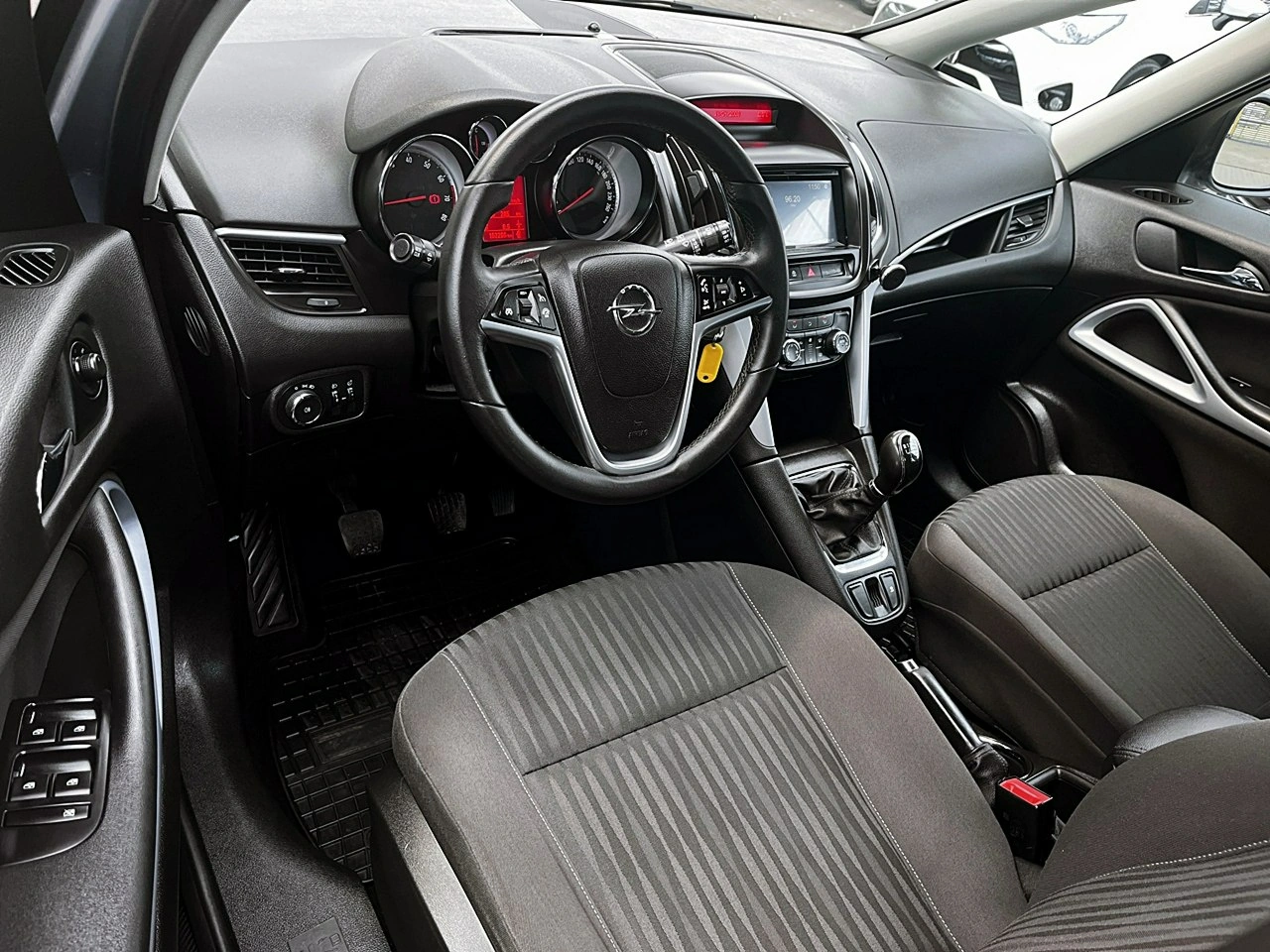 Opel Zafira - Zdjęcie 31