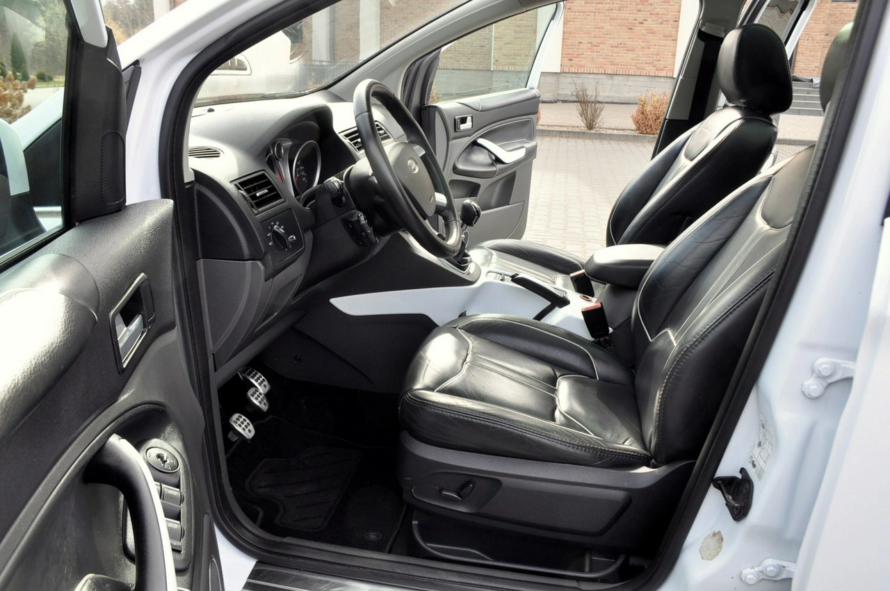 Ford Kuga - Zdjęcie 20