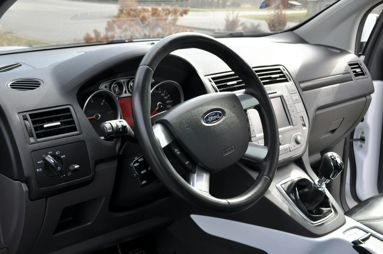 Ford Kuga - Zdjęcie 21