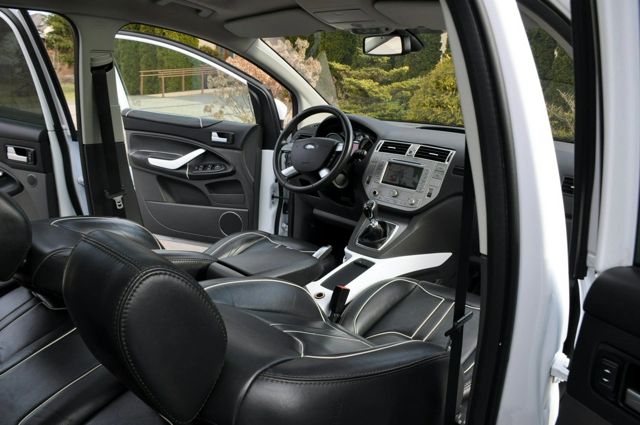 Ford Kuga - Zdjęcie 23