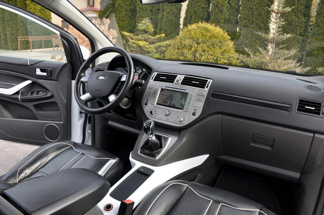 Ford Kuga - Zdjęcie 24