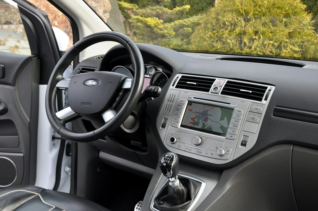 Ford Kuga - Zdjęcie 25