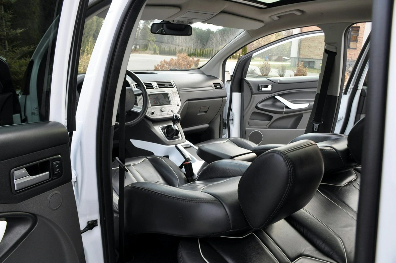 Ford Kuga - Zdjęcie 27