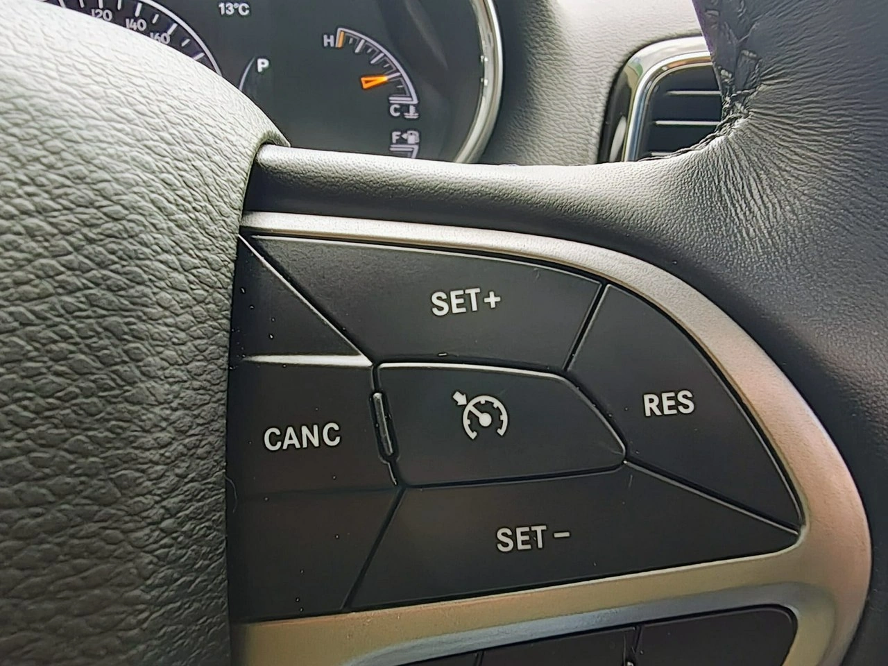 Jeep Grand Cherokee - Zdjęcie 22