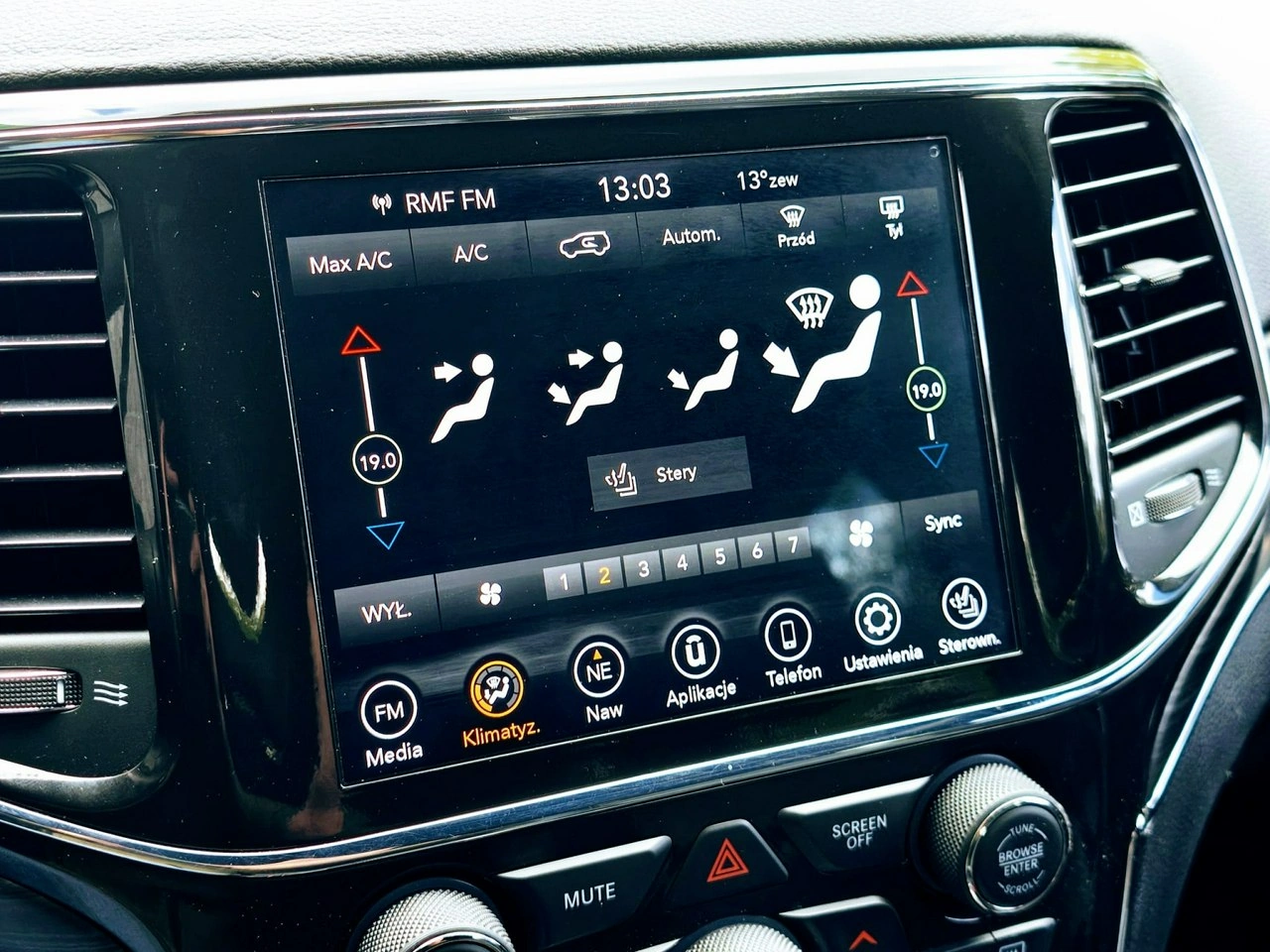 Jeep Grand Cherokee - Zdjęcie 33