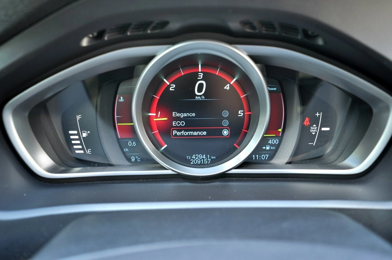 Volvo V40 - Zdjęcie 23