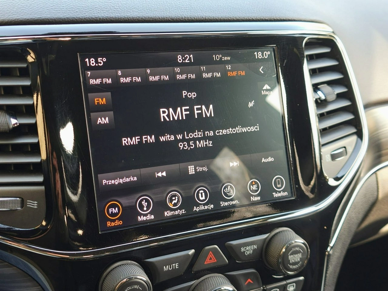 Jeep Grand Cherokee - Zdjęcie 21