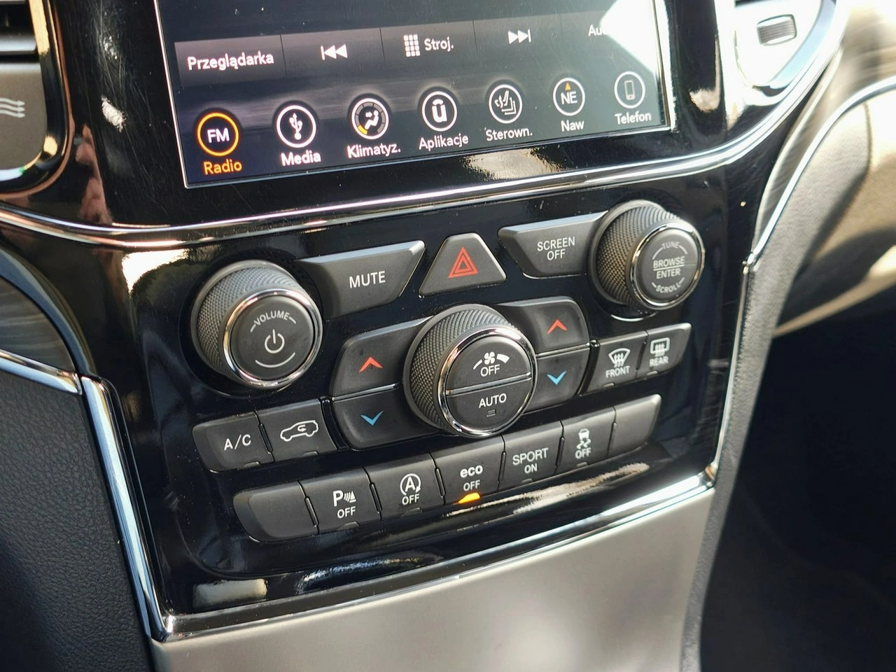 Jeep Grand Cherokee - Zdjęcie 24