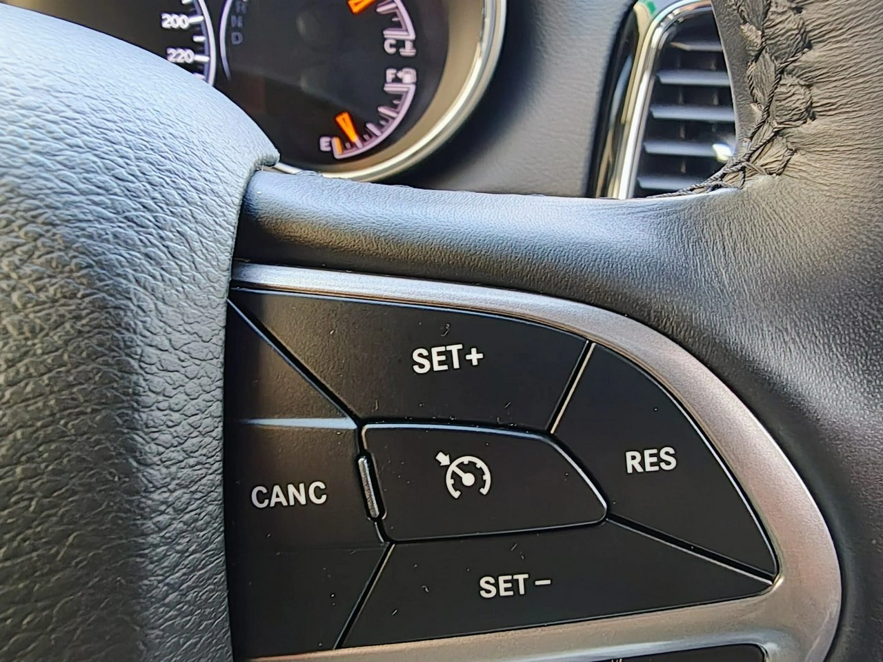 Jeep Grand Cherokee - Zdjęcie 29