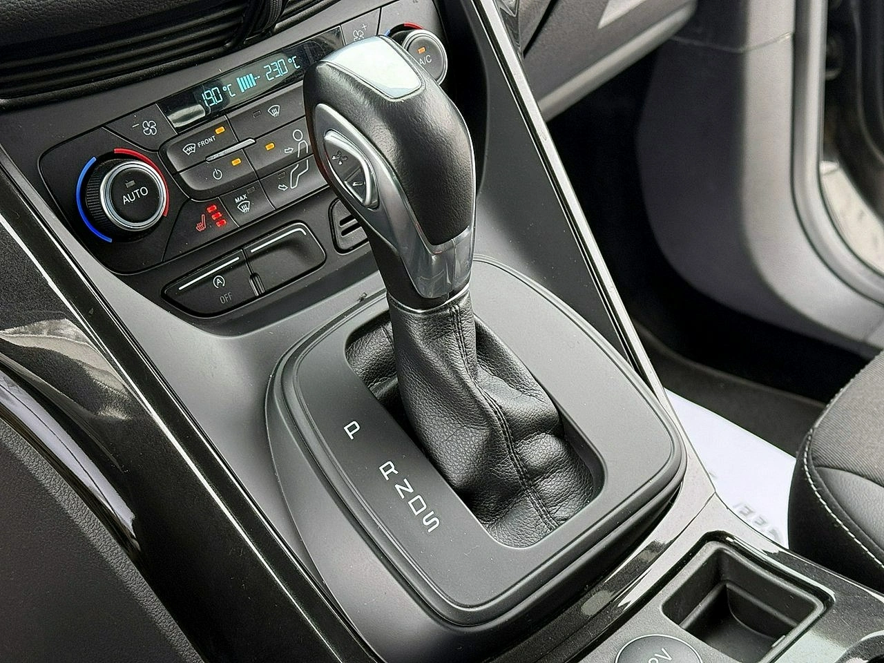 Ford Kuga - Zdjęcie 12