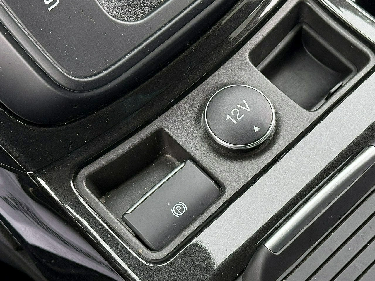 Ford Kuga - Zdjęcie 14