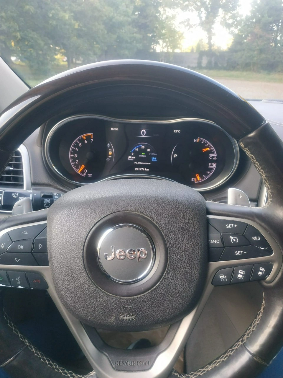 Jeep Grand Cherokee - Zdjęcie 17