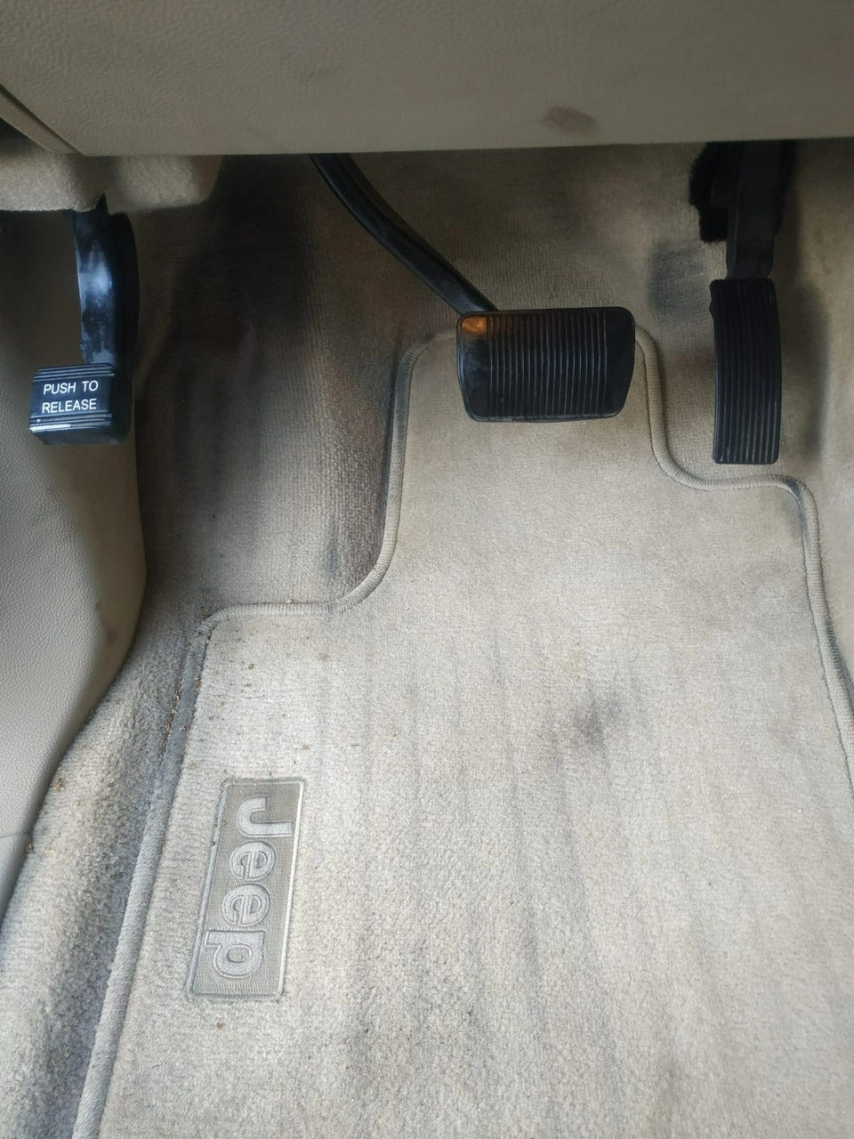 Jeep Grand Cherokee - Zdjęcie 29