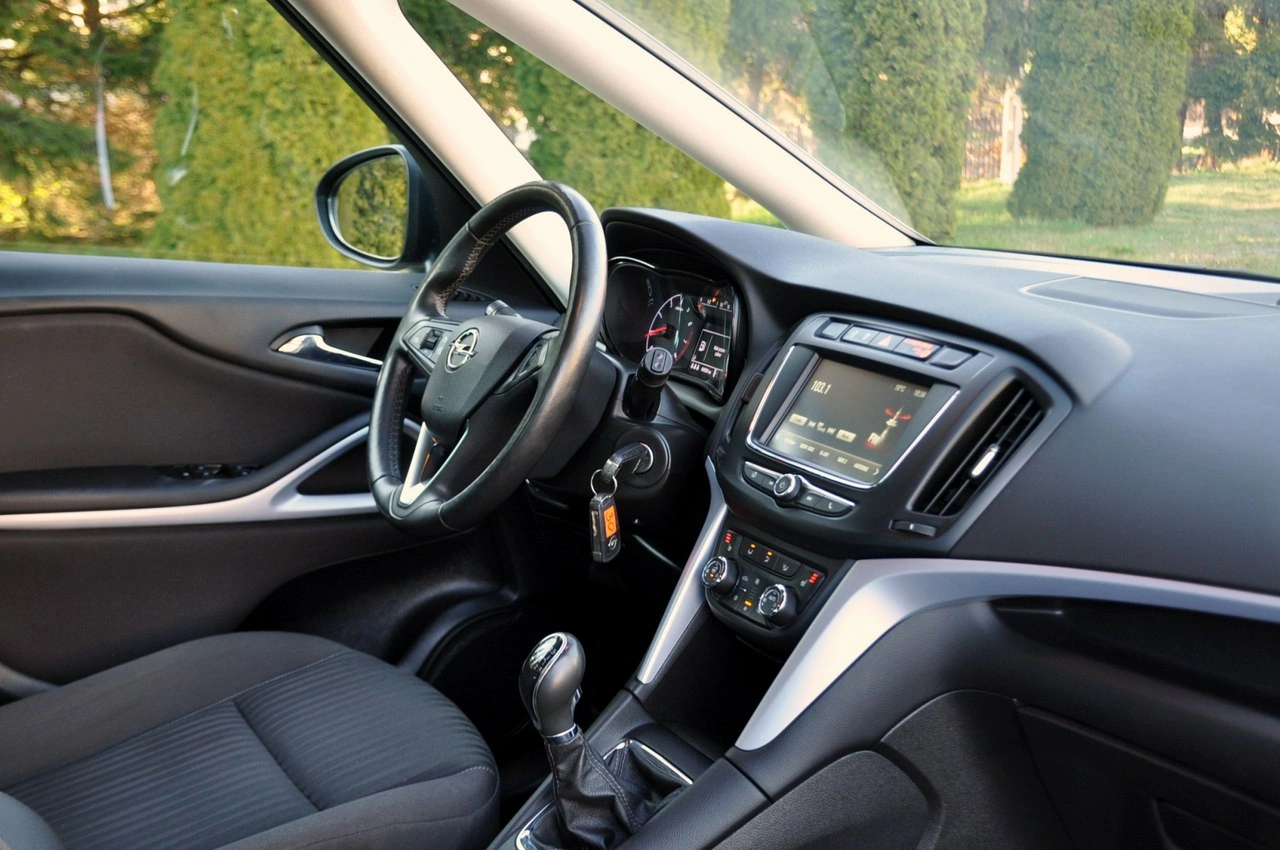 Opel Zafira - Zdjęcie 17