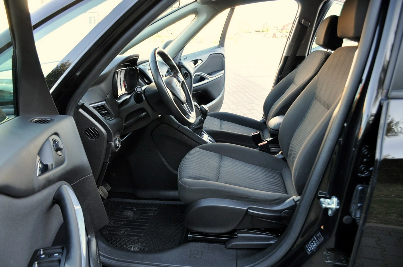 Opel Zafira - Zdjęcie 20