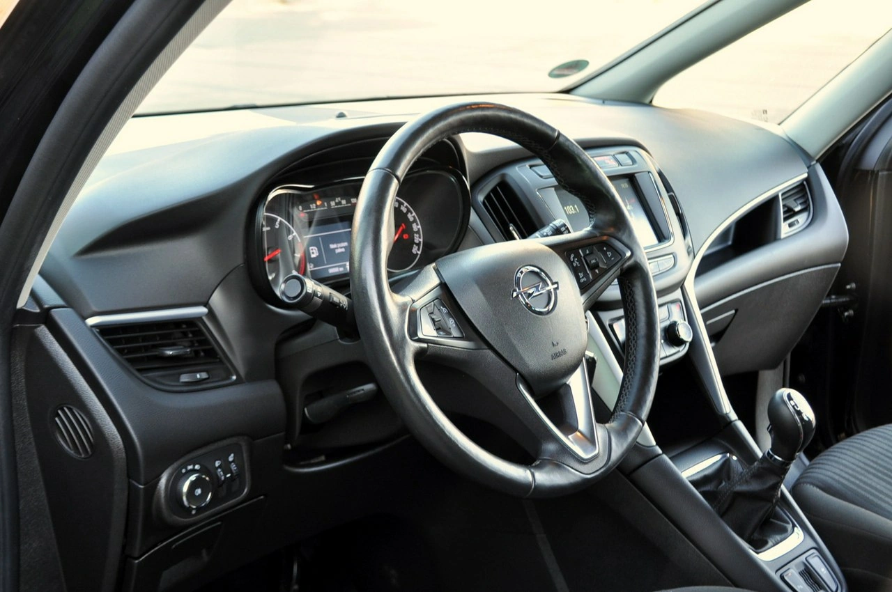 Opel Zafira - Zdjęcie 21