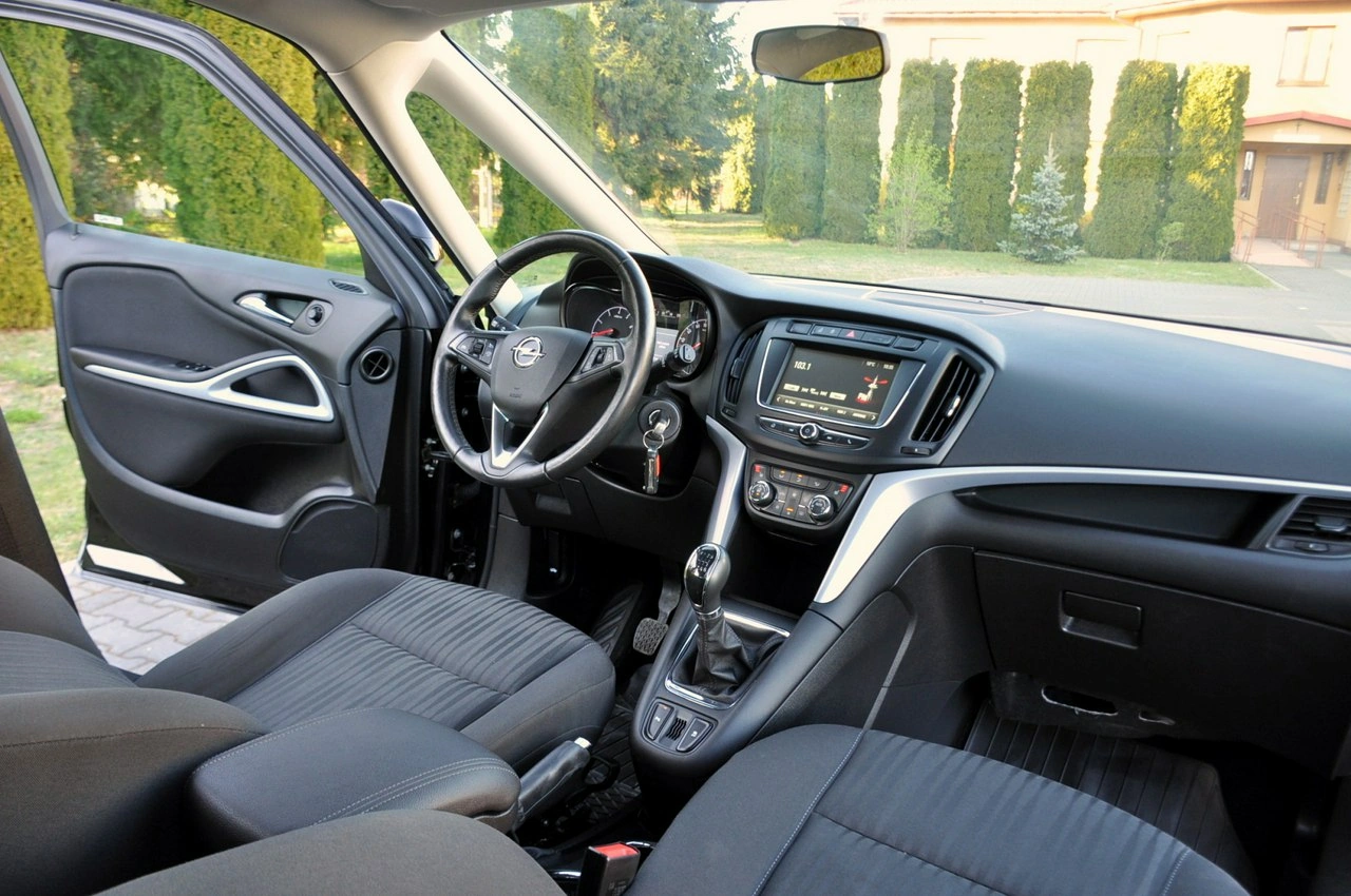 Opel Zafira - Zdjęcie 23